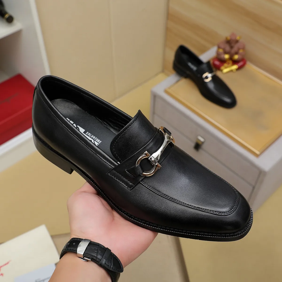 Men's shoes💰420🔥Ferragamo new men's formal shoes🇨🇳Official website original 1:1 mold opening, original quality💯Fine workmanship, high-end luxury shoes☘ The surface is made of imported Italian first-layer cowhide🌴🐑Leather lining🍓Rubber wear-resistant and non-slip outsole, breathable and comfortable to wear🍍The first choice for high-grade men, size 39-45 (38.46. Can be customized)
